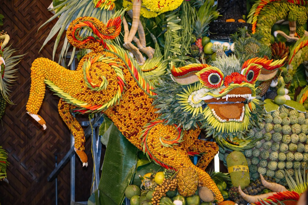 Mâm đĩa trái cây tươi dâng cúng mang tình cảm ấm áp của con cháu